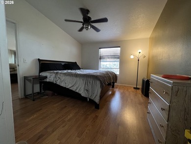 16126 Gustafson offers a warm and inviting slice of Oregon - photo 24