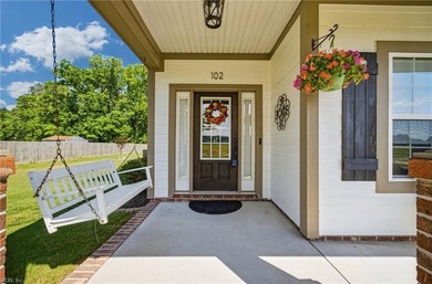 Welcome to this beautifully maintained 4-bedroom, 2.5-bath home - photo 5