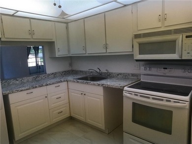 Handyman investment opportunity. New AC, New Roof 1 Bedroom - 1 - photo 2