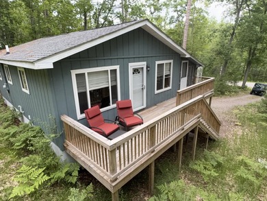 Escape to your own charming ''tree house'' retreat nestled on a - photo 2