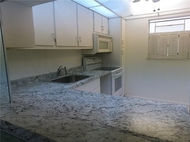 Handyman investment opportunity. New AC, New Roof 1 Bedroom - 1 - photo 3
