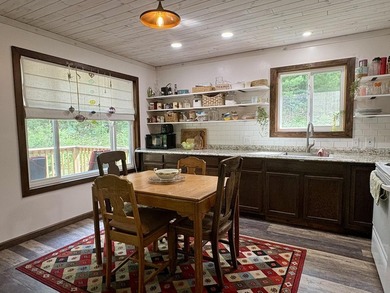 Escape to your own charming ''tree house'' retreat nestled on a - photo 5