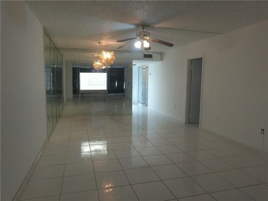 Handyman investment opportunity. New AC, New Roof 1 Bedroom - 1 - photo 6