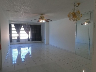 Handyman investment opportunity. New AC, New Roof 1 Bedroom - 1 - photo 7