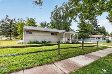 MOTIVATED SELLER!! BRING ALL OFFERS!! Enjoy the perfect blend of - photo 2