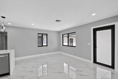 Stunning Fully Renovated 4-Bedroom, 3-Bathroom Modern Oasis with - photo 16