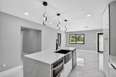 Stunning Fully Renovated 4-Bedroom, 3-Bathroom Modern Oasis with - photo 23