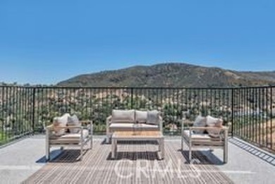 Welcome to 30 Stagecoach Road, an extraordinary estate nestled - photo 25