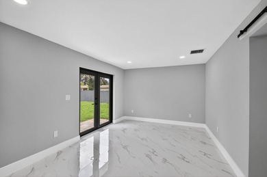 Stunning Fully Renovated 4-Bedroom, 3-Bathroom Modern Oasis with - photo 27