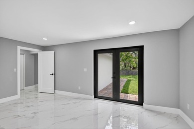 Stunning Fully Renovated 4-Bedroom, 3-Bathroom Modern Oasis with - photo 28
