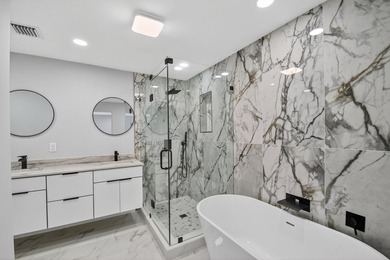 Stunning Fully Renovated 4-Bedroom, 3-Bathroom Modern Oasis with - photo 30