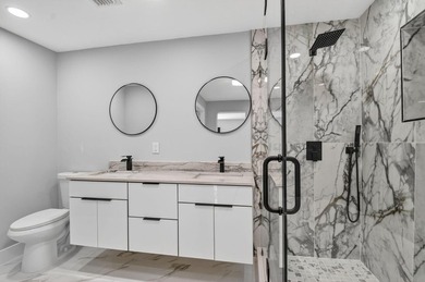 Stunning Fully Renovated 4-Bedroom, 3-Bathroom Modern Oasis with - photo 32