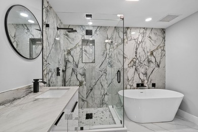 Stunning Fully Renovated 4-Bedroom, 3-Bathroom Modern Oasis with - photo 33