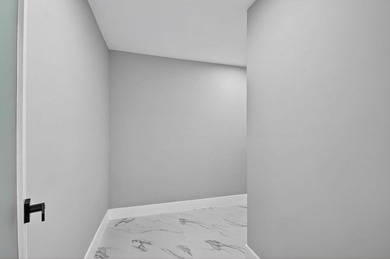 Stunning Fully Renovated 4-Bedroom, 3-Bathroom Modern Oasis with - photo 34
