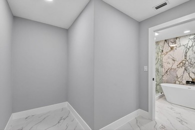 Stunning Fully Renovated 4-Bedroom, 3-Bathroom Modern Oasis with - photo 35