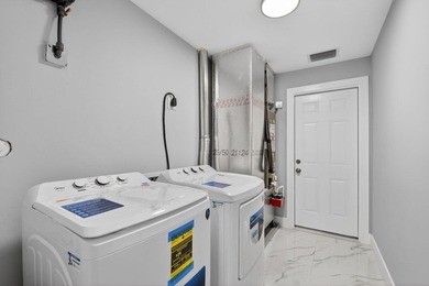 Stunning Fully Renovated 4-Bedroom, 3-Bathroom Modern Oasis with - photo 36