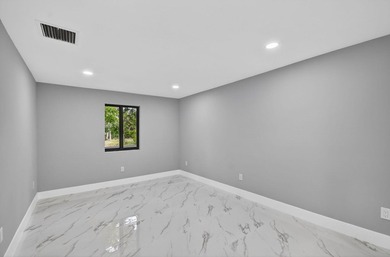 Stunning Fully Renovated 4-Bedroom, 3-Bathroom Modern Oasis with - photo 38
