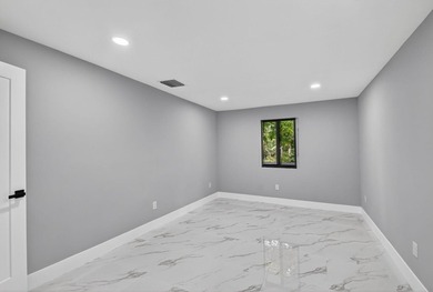 Stunning Fully Renovated 4-Bedroom, 3-Bathroom Modern Oasis with - photo 39