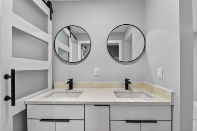 Stunning Fully Renovated 4-Bedroom, 3-Bathroom Modern Oasis with - photo 43