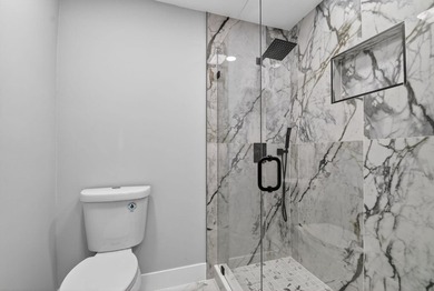 Stunning Fully Renovated 4-Bedroom, 3-Bathroom Modern Oasis with - photo 45