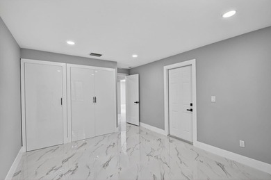Stunning Fully Renovated 4-Bedroom, 3-Bathroom Modern Oasis with - photo 48
