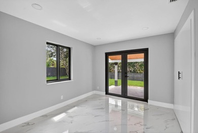 Stunning Fully Renovated 4-Bedroom, 3-Bathroom Modern Oasis with - photo 52