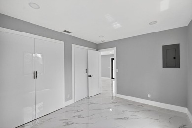 Stunning Fully Renovated 4-Bedroom, 3-Bathroom Modern Oasis with - photo 53
