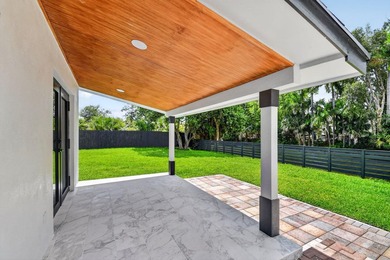 Stunning Fully Renovated 4-Bedroom, 3-Bathroom Modern Oasis with - photo 57