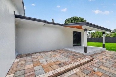 Stunning Fully Renovated 4-Bedroom, 3-Bathroom Modern Oasis with - photo 58