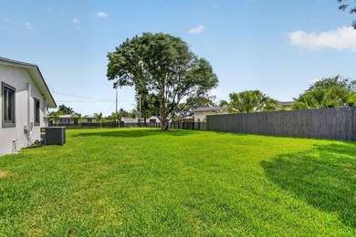 Stunning Fully Renovated 4-Bedroom, 3-Bathroom Modern Oasis with - photo 60
