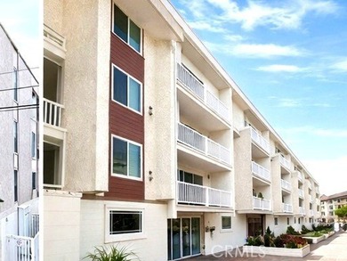 Welcome to 363 Newport Avenue #319 in the desirable South