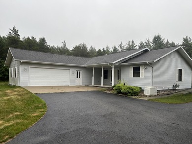 Ranch Style home on 1.5 acres, complete with 3 bedrooms, 2 baths - photo 1
