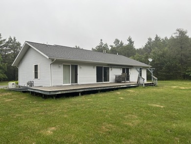 Ranch Style home on 1.5 acres, complete with 3 bedrooms, 2 baths - photo 2