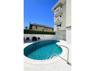 Welcome to 363 Newport Avenue #319 in the desirable South