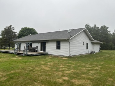 Ranch Style home on 1.5 acres, complete with 3 bedrooms, 2 baths - photo 3