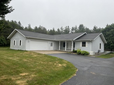 Ranch Style home on 1.5 acres, complete with 3 bedrooms, 2 baths - photo 8
