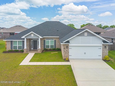 Located in North Swan Estates, this beautifully maintained - photo 2