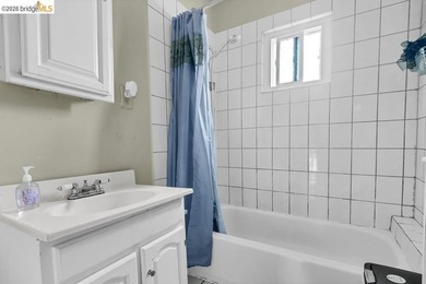 Amazing California Investment opportunity to live in or add to - photo 6
