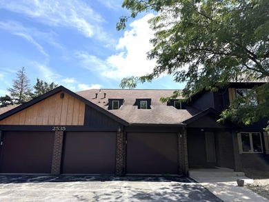 Sold before print. Lakeview Condo Living at Its Finest! Nestled - photo 1