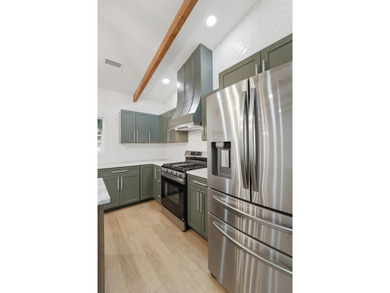 Welcome to this beautifully renovated, turnkey 4 bedroom/3 - photo 23