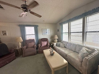 This charming 860 square feet manufactured home, built in 1988 - photo 3