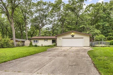 This beautifully maintained 3-bedroom, 2-full-bathroom home - photo 1