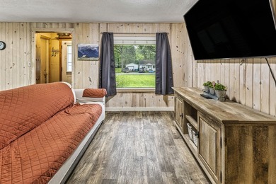 This beautifully maintained 3-bedroom, 2-full-bathroom home - photo 5