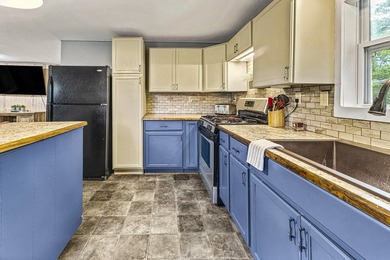 This beautifully maintained 3-bedroom, 2-full-bathroom home - photo 10