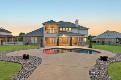 Welcome to a rare blend of luxury, space, and flexibility in the - photo 2