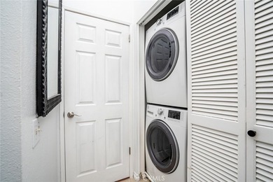 Corner, penthouse, carriage unit has a HUGE en-suite bedroom and - photo 18