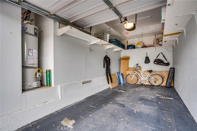 Corner, penthouse, carriage unit has a HUGE en-suite bedroom and - photo 21
