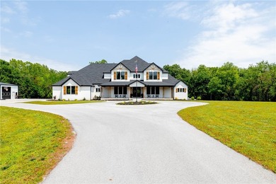 Breathtaking 6,822 sq ft custom home offering a seamless blend - photo 3