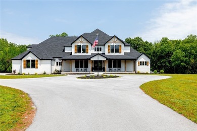 Breathtaking 6,822 sq ft custom home offering a seamless blend - photo 4