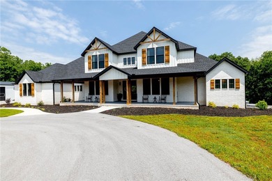 Breathtaking 6,822 sq ft custom home offering a seamless blend - photo 5